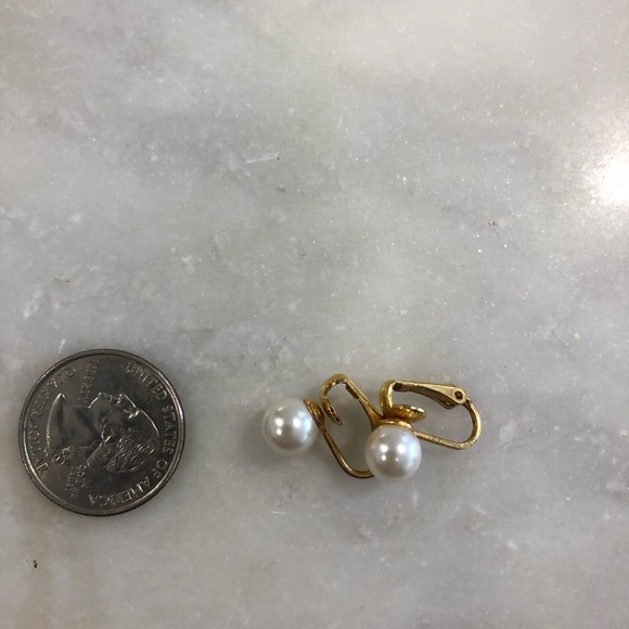 Vintage Pearl Clip Earrings - Picture 5 of 5